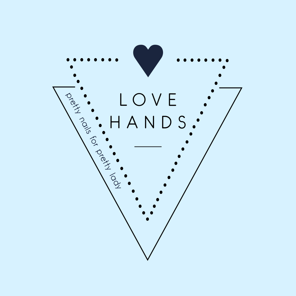 Triángulo Y Logo De Corazón